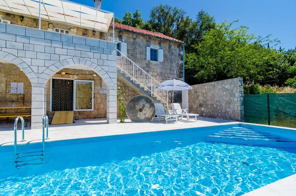 16 Best Croatia Villas With a Pool in 2020 [Something To Suit Everyone!]